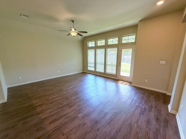 Building Photo - 117 Green Haven Dr