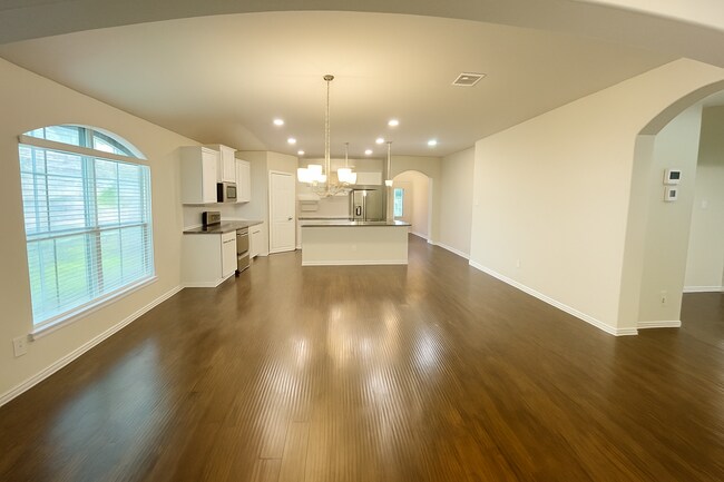 Building Photo - 263 Bainbridge Rd