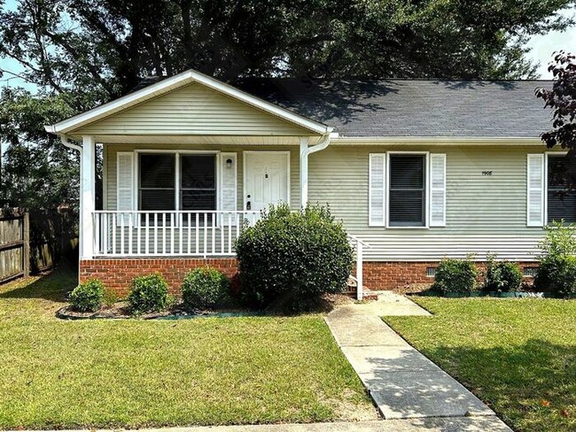 Primary Photo - Cozy 2-Bedroom Duplex with Wood Floors & S...