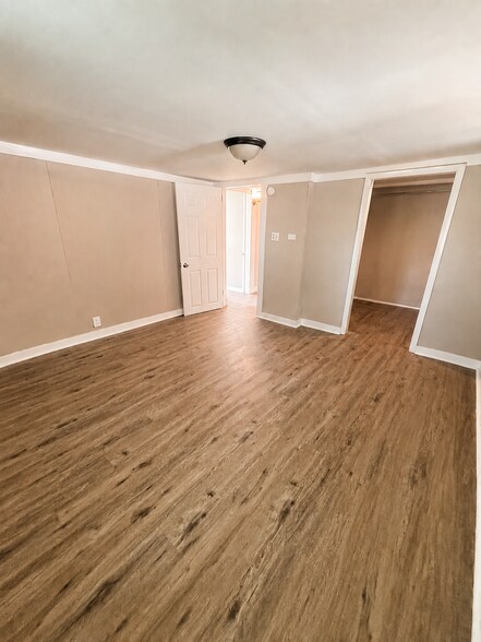 Building Photo - 430 4th Ave