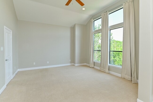 Building Photo - 5108 Lillian St