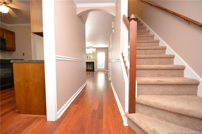 Building Photo - 121 Planetree Ln