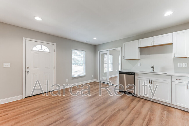 Building Photo - 1217 Skyview Rd