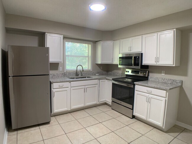 Building Photo - 1114 Birchwood Ct