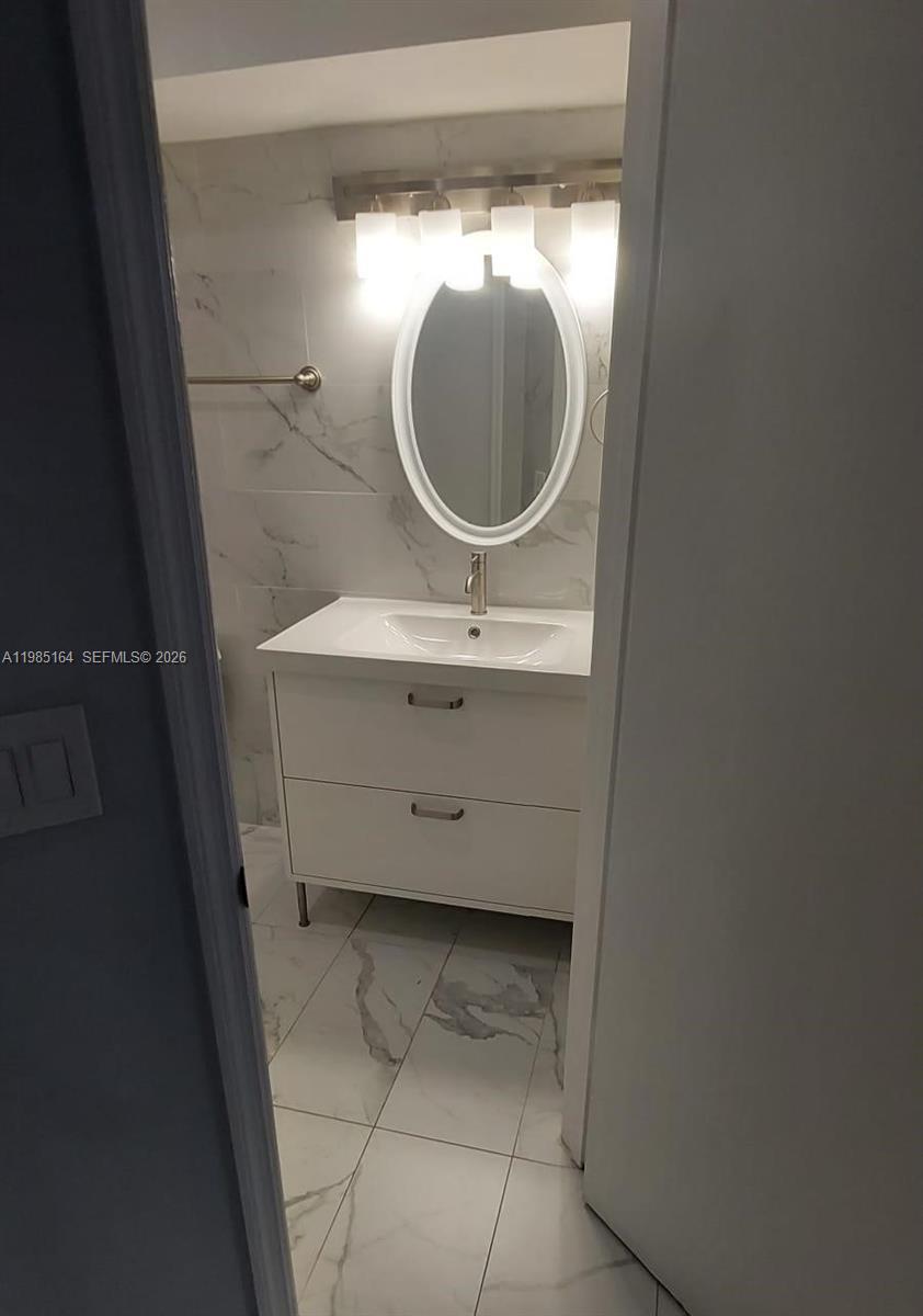 Building Photo - 731 Vista Isles Dr