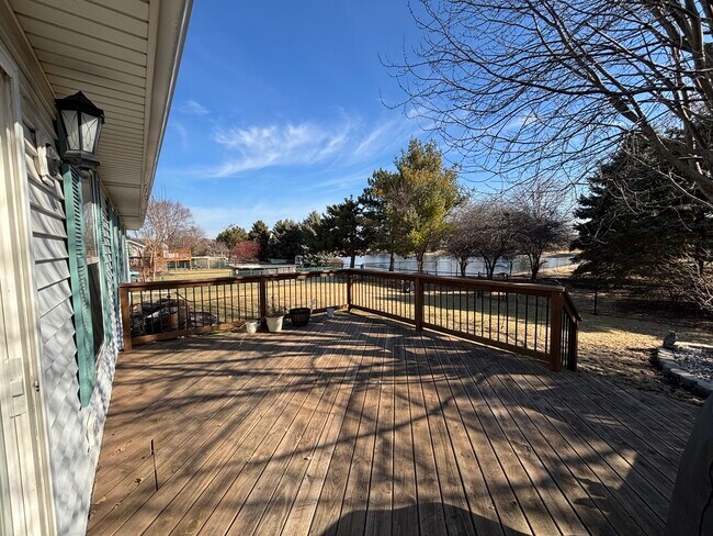 Building Photo - 1416 Finch Dr