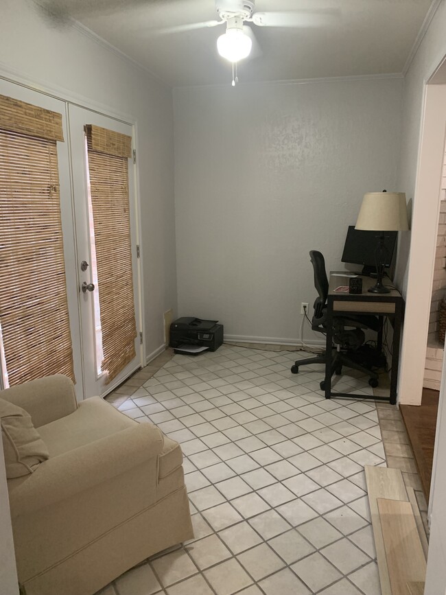 Building Photo - 990 Camden Dr