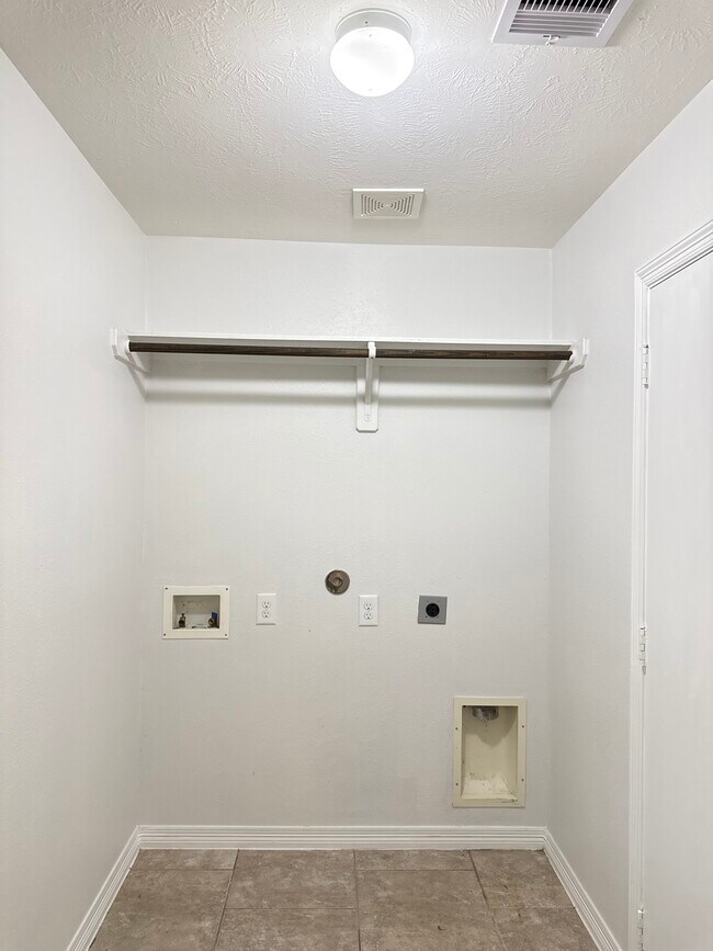 Building Photo - 4127 Longmont Hills Ln
