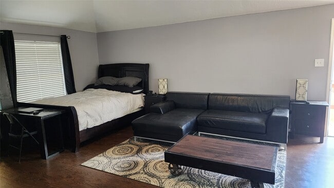 Building Photo - 5015 Orange Tree Dr