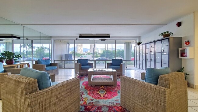 Building Photo - 2211 Ala Wai Blvd