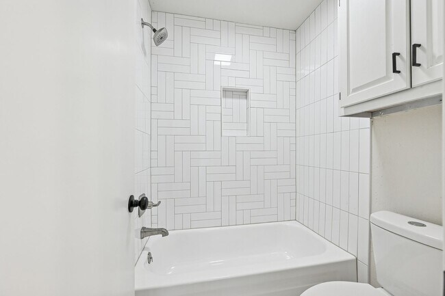 Building Photo - Newly Renovated Broken Arrow Beaut! Available for Immediate Move In!