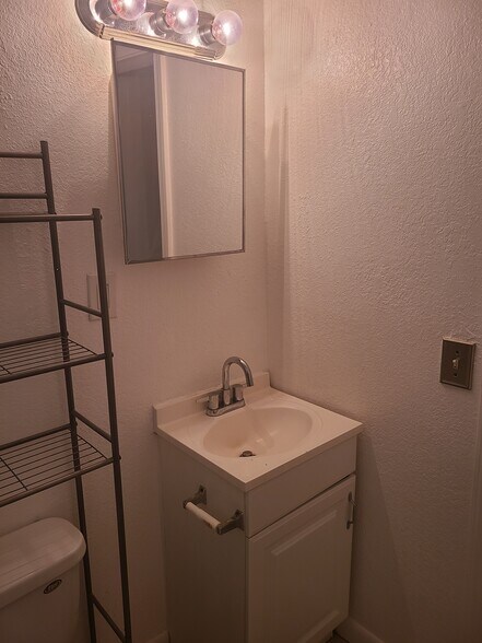 Building Photo - 1564 W 14th St