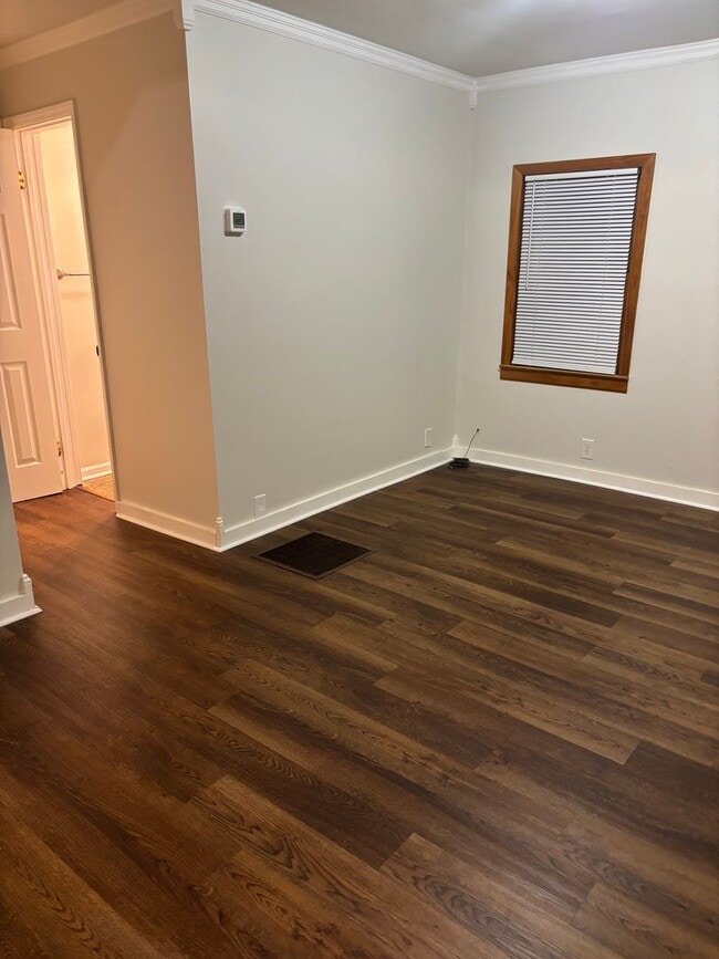 Building Photo - 2 Bedroom / 1 Bath Home Kingsport TN