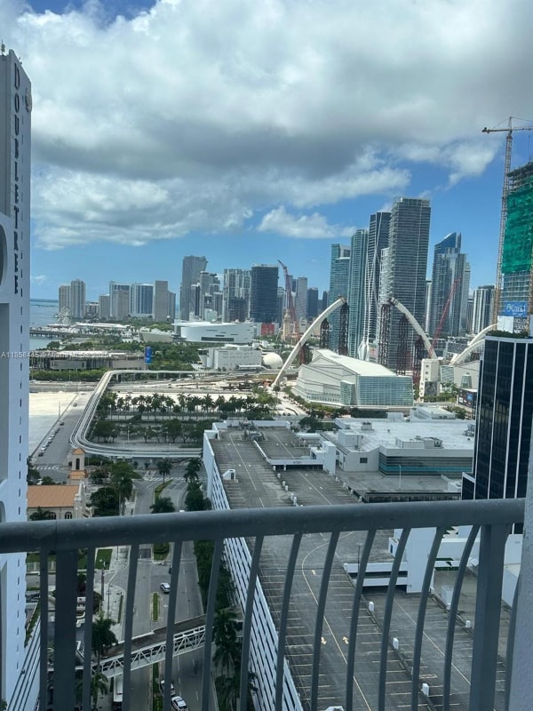 Building Photo - 1750 N Bayshore Dr