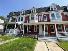 Building Photo - 304 W Cottage Pl