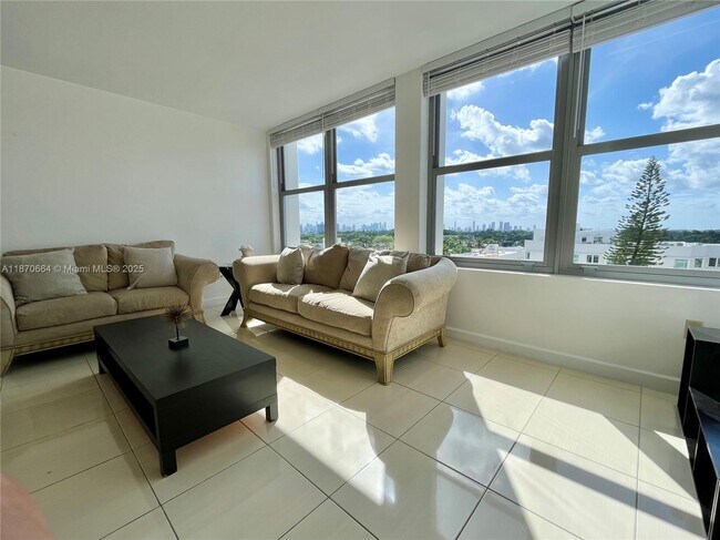 Building Photo - 2899 Collins Ave