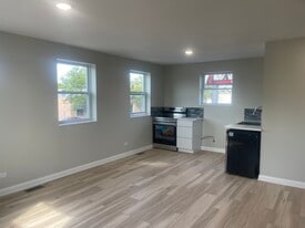 Building Photo - 4725 W Fullerton Ave
