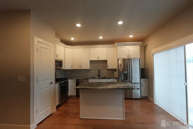 Building Photo - 1404 Tavern Rd
