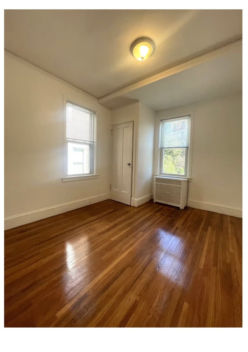 Building Photo - 3338 Bainbridge Ave