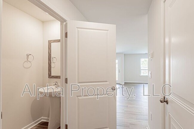 Building Photo - 766 Embark Cir