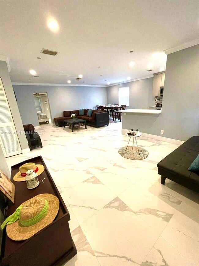 Building Photo - 223 SW 10th St