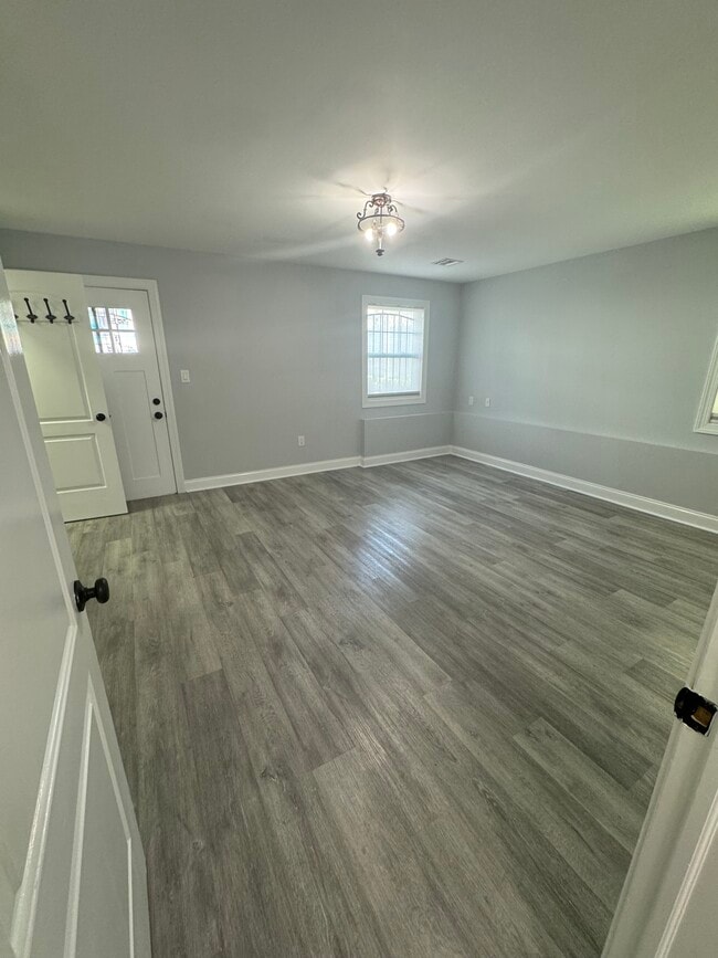 Building Photo - 44 Oxford St