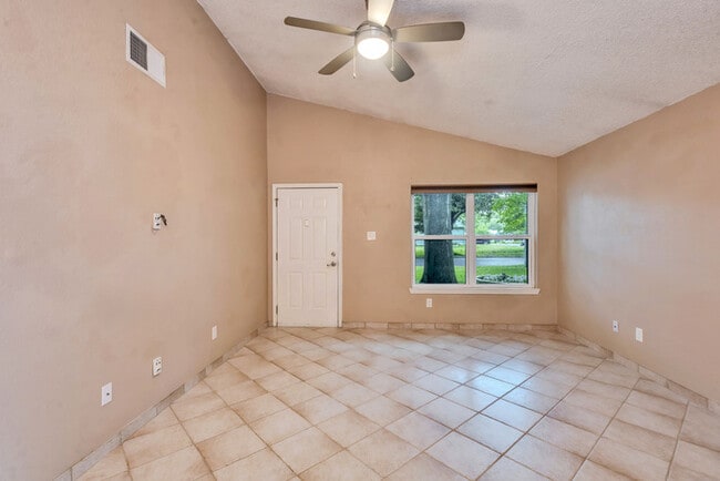 Building Photo - 9721 Holly Springs Dr