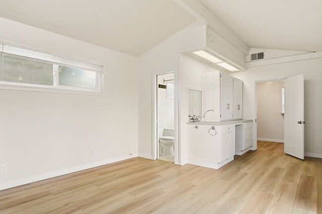 Building Photo - 1 BLOCK TO THE BEACH! COMPLETELY REMODELED 2BD/2BA OCEAN BEACH RESIDENCE - ONLY $4,475/MO!