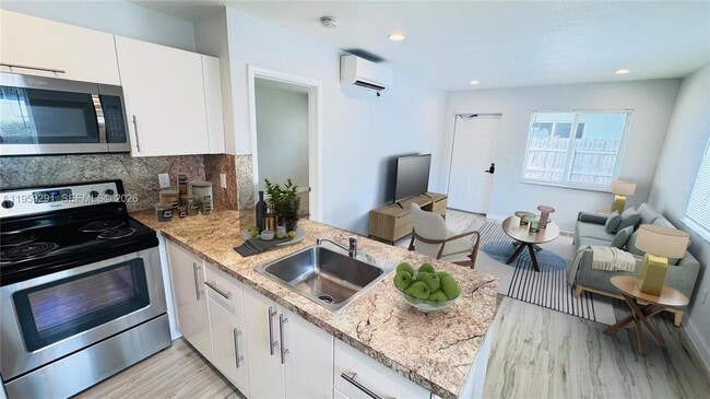 Building Photo - 718 SE 13th St