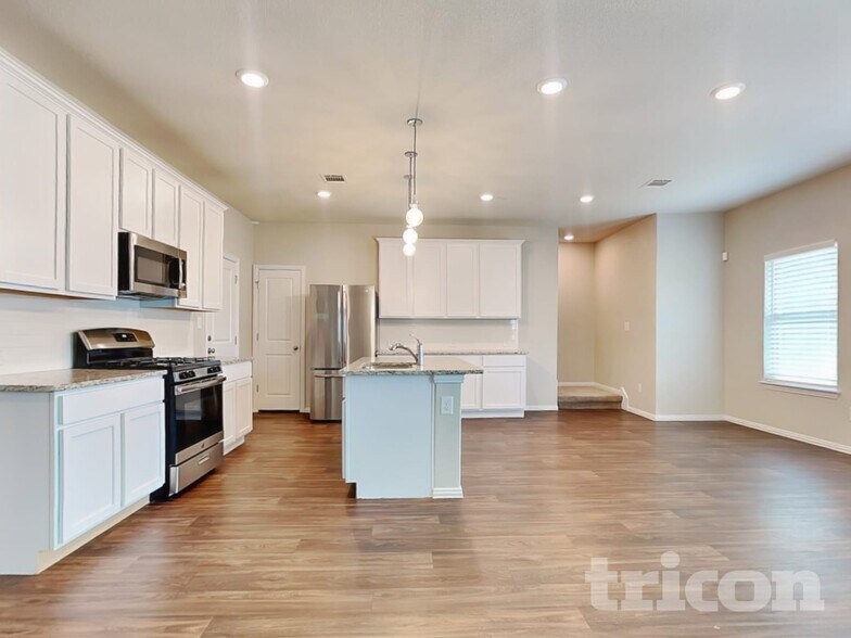 Building Photo - 127 Simon