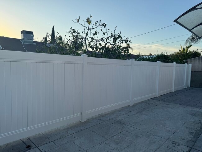 Building Photo - 7414 Cleon Ave