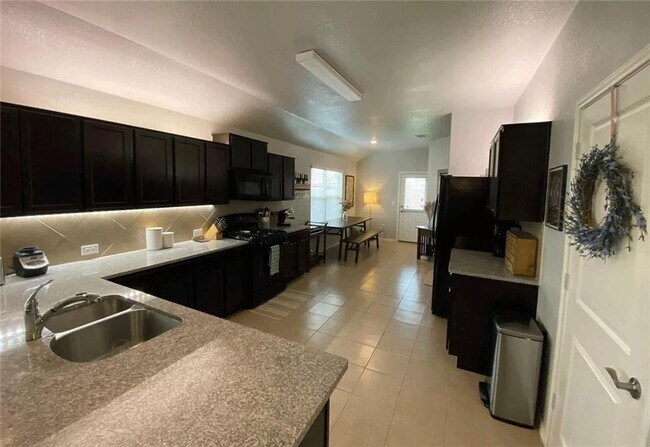Building Photo - 7016 Razors Edge Dr