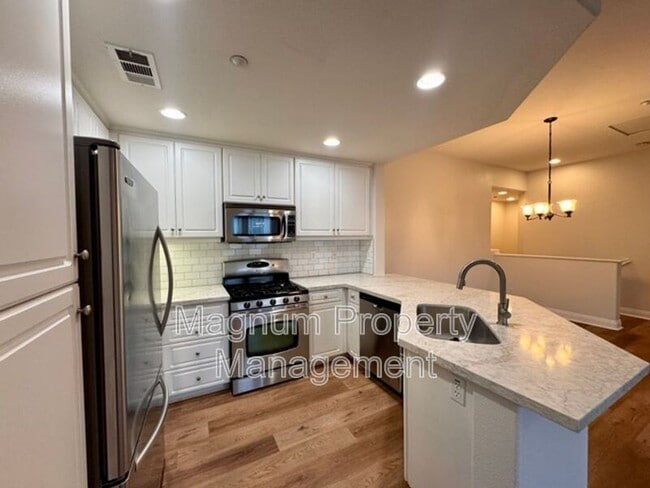 Building Photo - 41685 Woodridge Ave