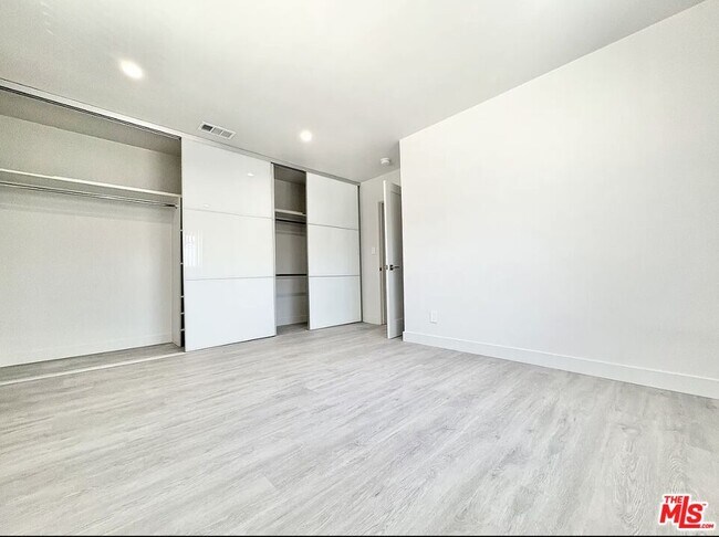 Building Photo - 1118 S Holt Ave