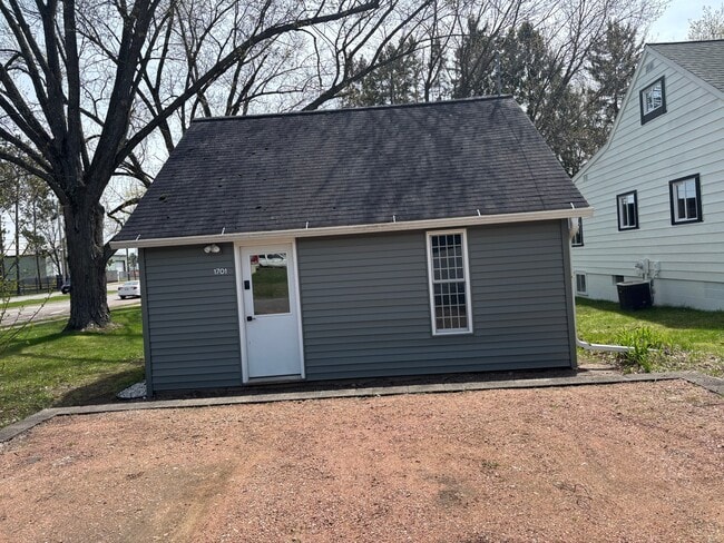 Building Photo - 1701 W Porter St