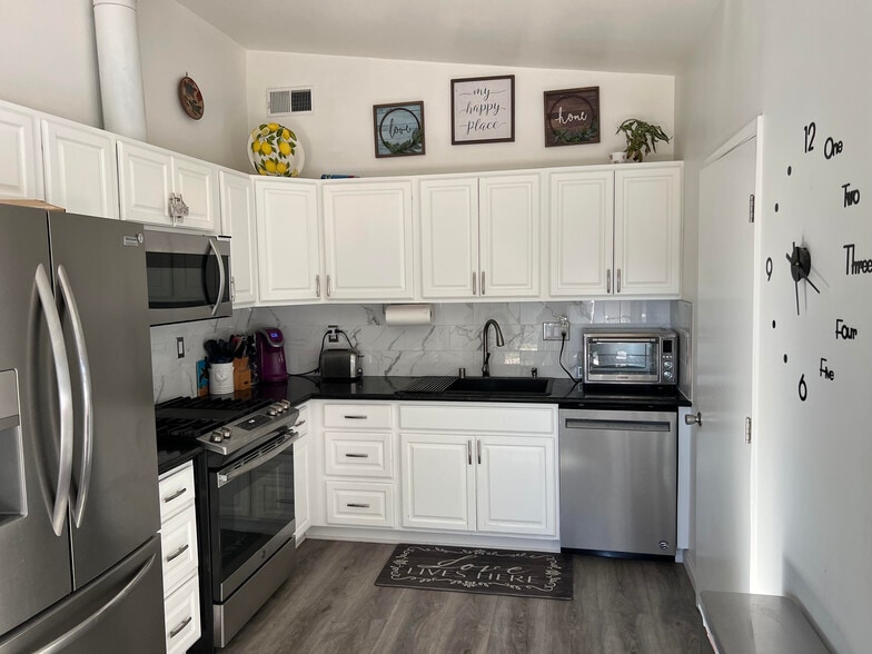 Building Photo - 2327 Dorothy St