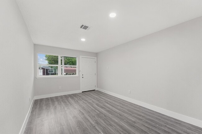 Building Photo - 4630 Clover St