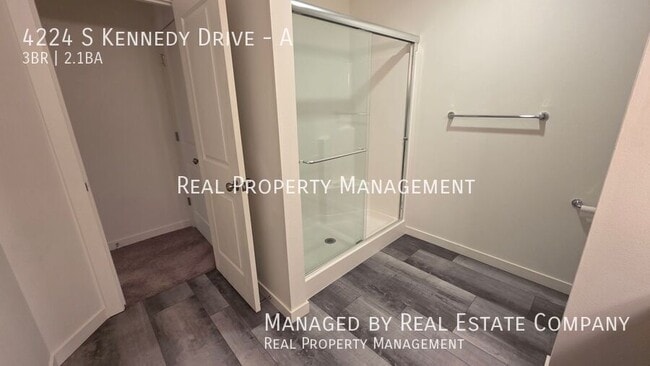 Building Photo - 4224 S Kennedy Dr