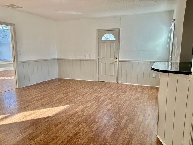 Building Photo - Updated 3BR/2BA House in Portland with bon...