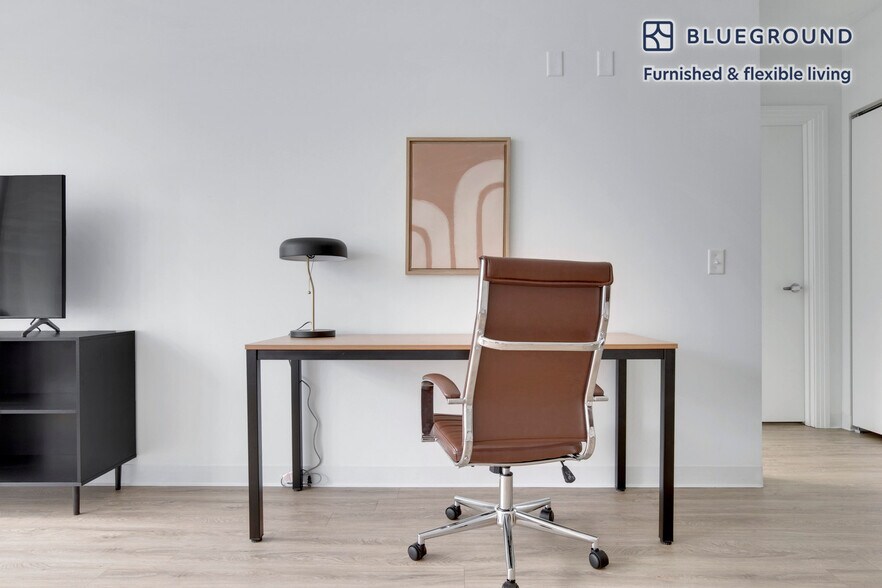 Building Photo - 808 W Van Buren St