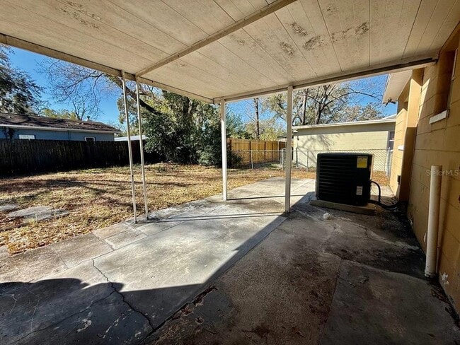 Building Photo - 1607 E Maple Ave