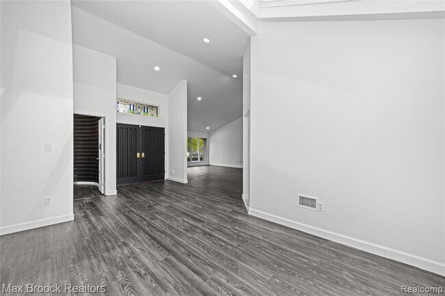 Building Photo - 3332 Barlyn Ln
