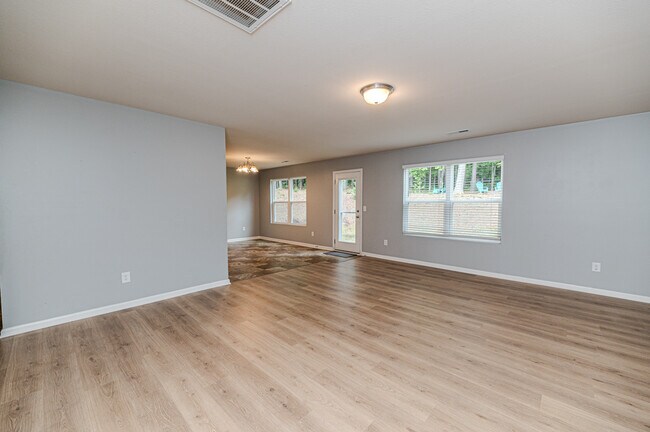 Building Photo - 2441 Westgate Dr