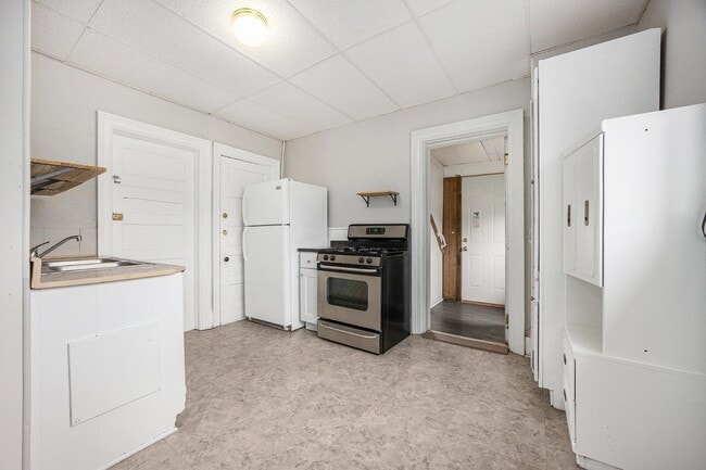 Building Photo - 121 S Clay St