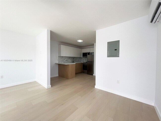 Building Photo - 2555 SW 67th Ave