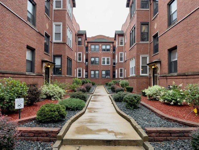 Building Photo - 4432 N Wolcott Ave