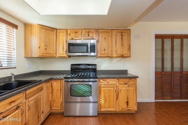 Building Photo - 1813 E Ellis Dr