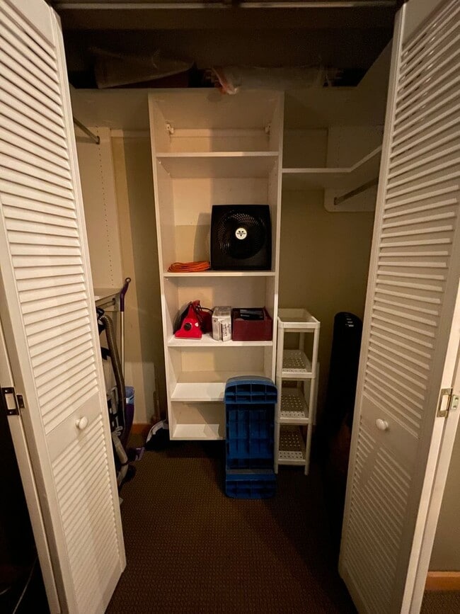 Building Photo - Beautiful Furnished Downtown Loft