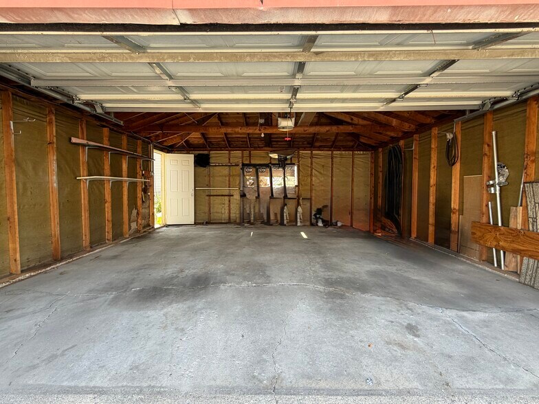 Building Photo - 2107 S 59th Ct