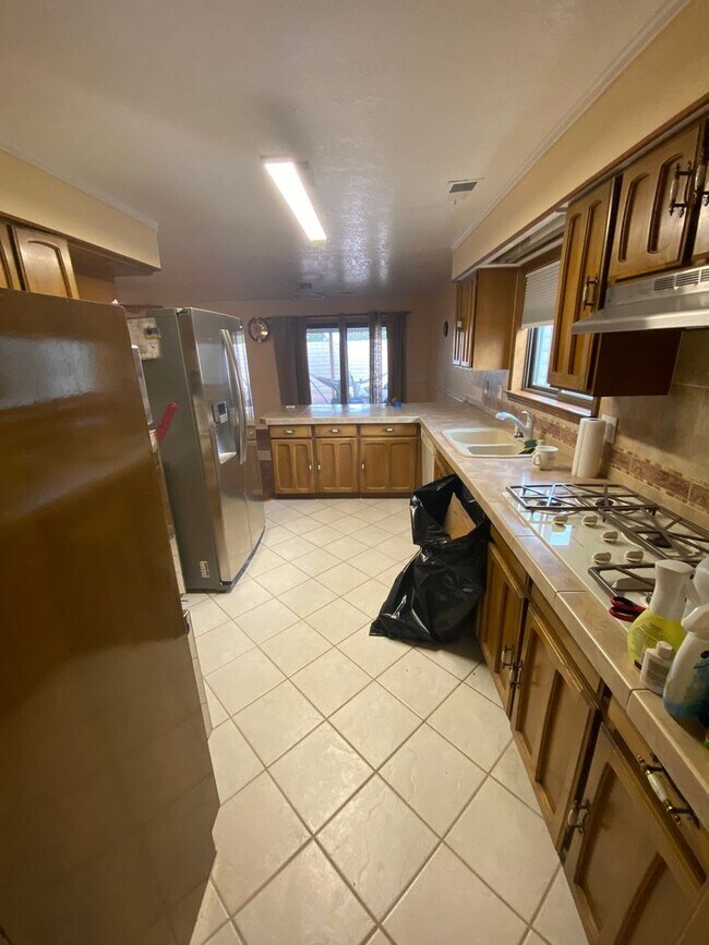 Building Photo - Beautiful 3 Bedroom Home in NE Albuquerque